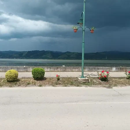 Sa Pogledom Na Dunav - Akademik *