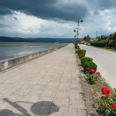 Sa Pogledom Na Dunav - Akademik * Veliko Gradište