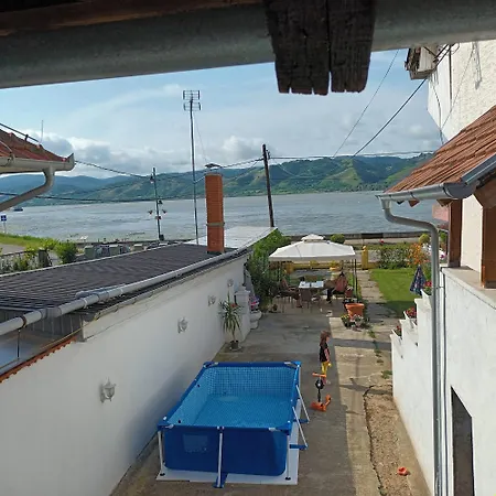 Sa Pogledom Na Dunav - Akademik Veliko Gradište