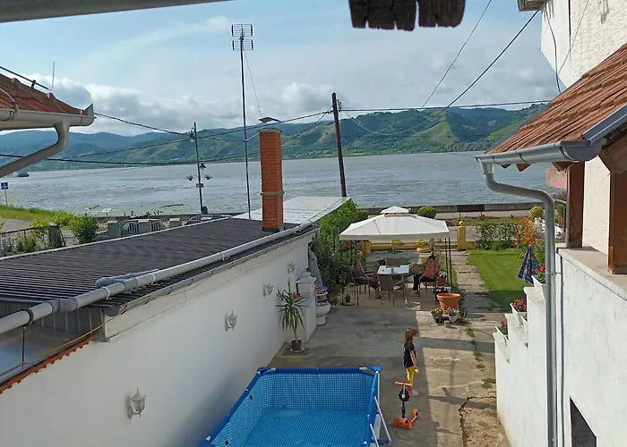 Sa Pogledom Na Dunav - Akademik Veliko Gradište